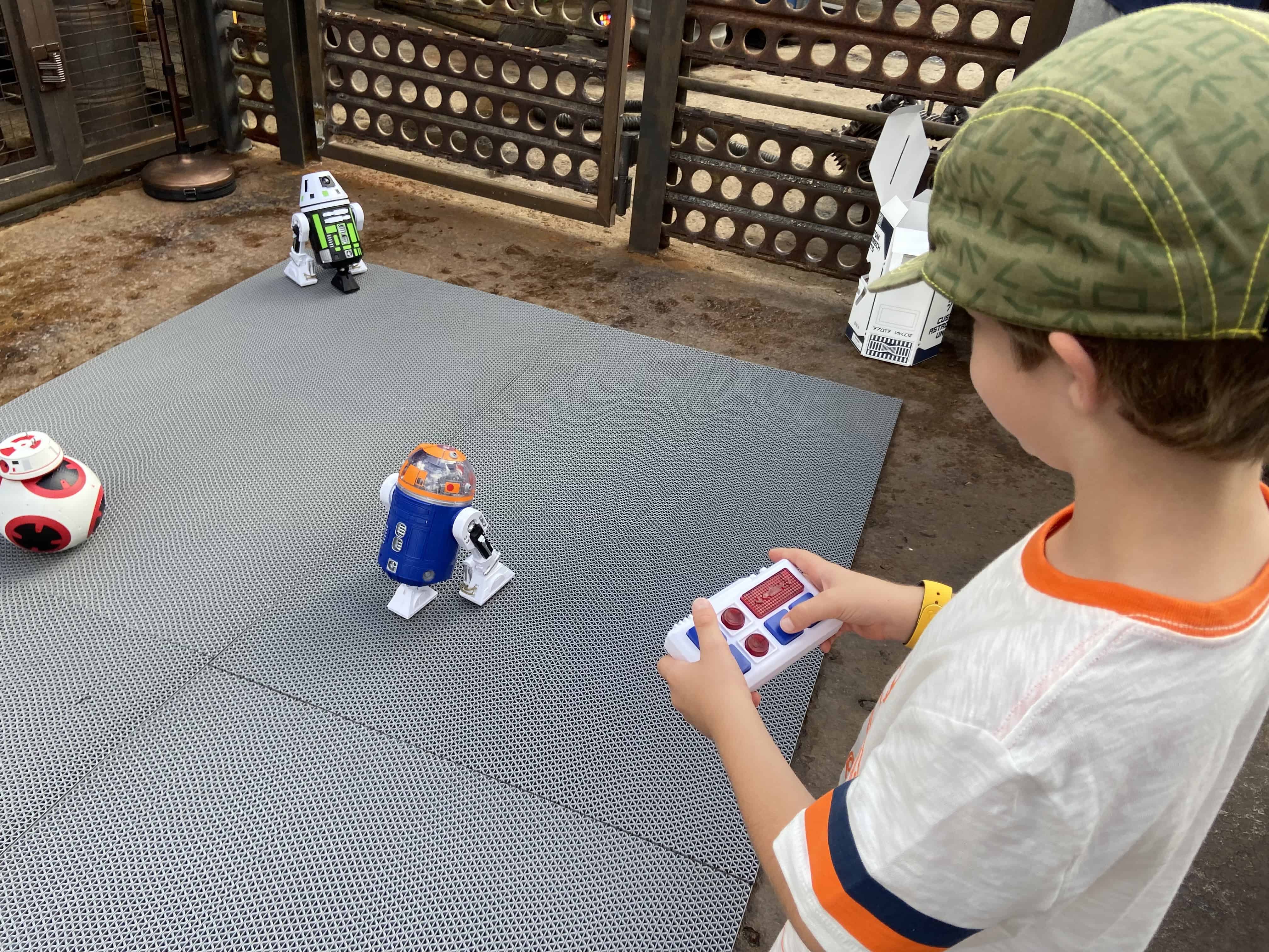 Play with your robot at Galaxy's Edge