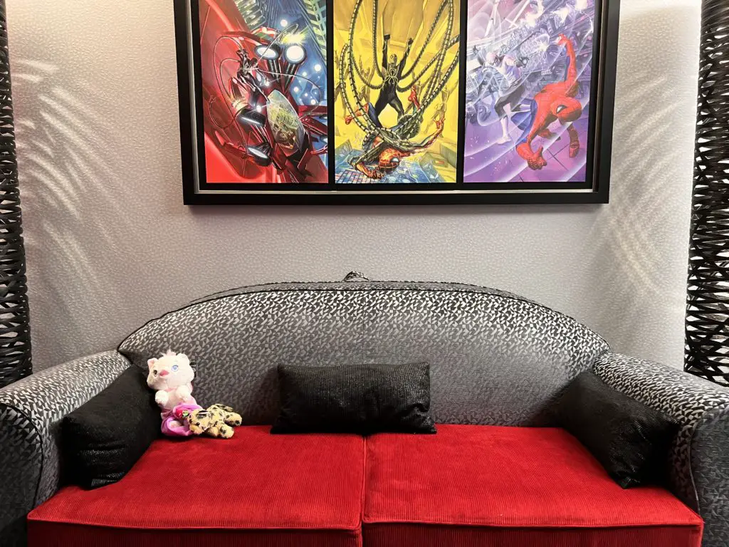 More Spider-Man suite art at Disneyland Paris's Hotel New York