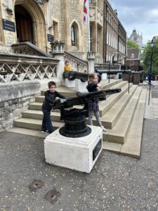 Shooting canons at London Tower