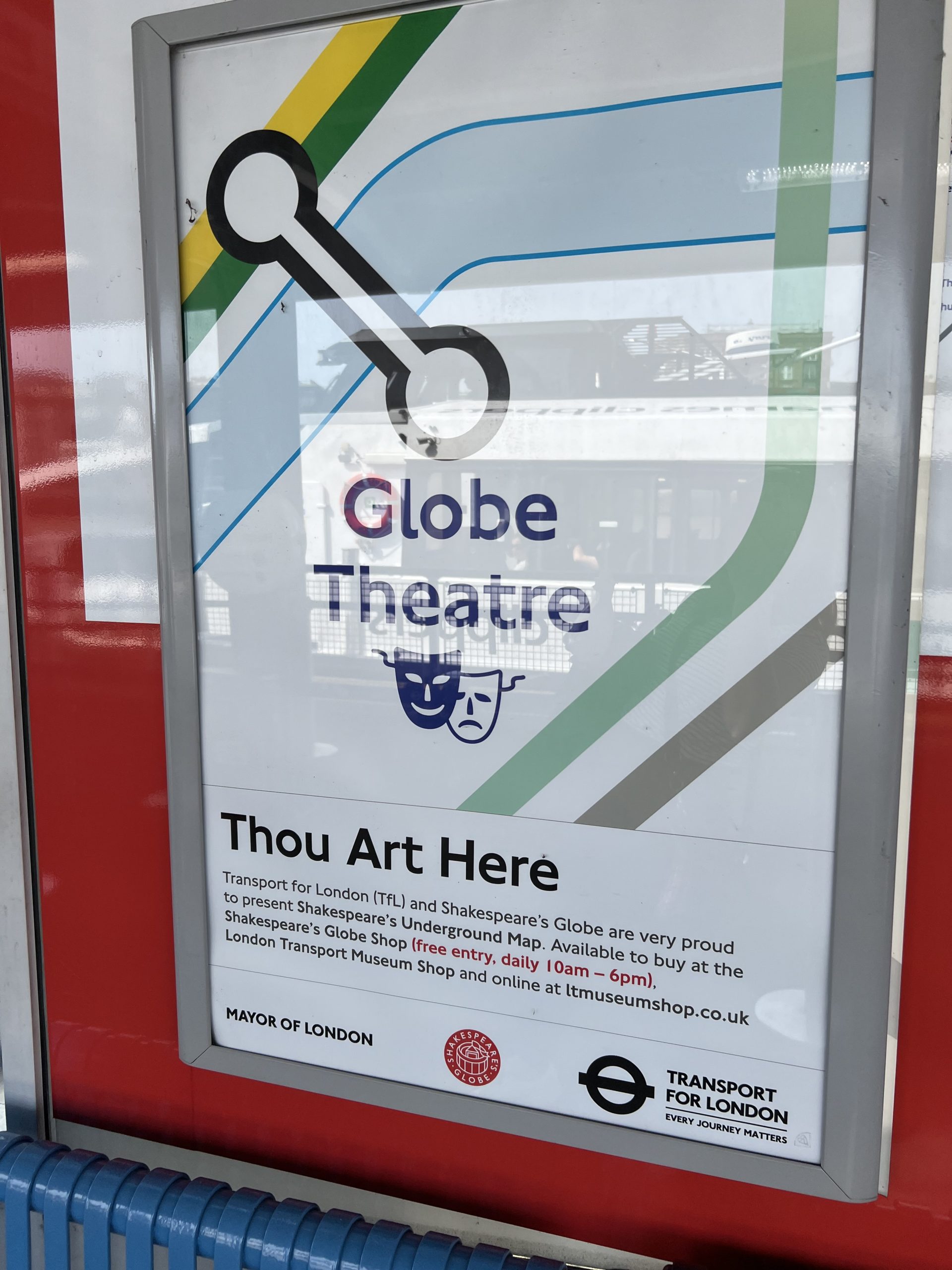 The Globe Theater is conveniently located directly on the Thames and is convenient to reach by Uber boat